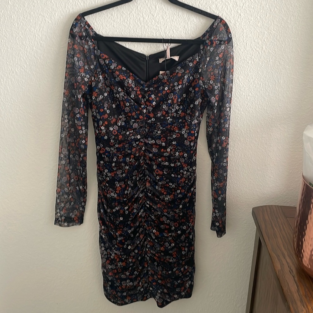 BCBG DRESS ABOVE KNEES